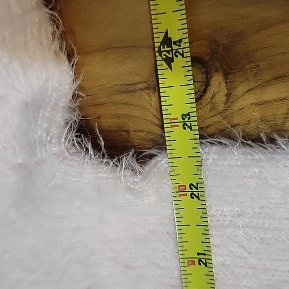 NWOT Venus L baby pink 3/4 sleeve v-neck fuzzy sweater - Picture 6 of 8